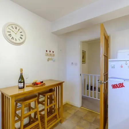 3 Bed In Oc-c28300 * Bainbridge