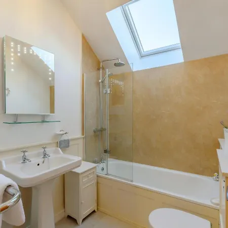 3 Bed In Oc-c28300 *